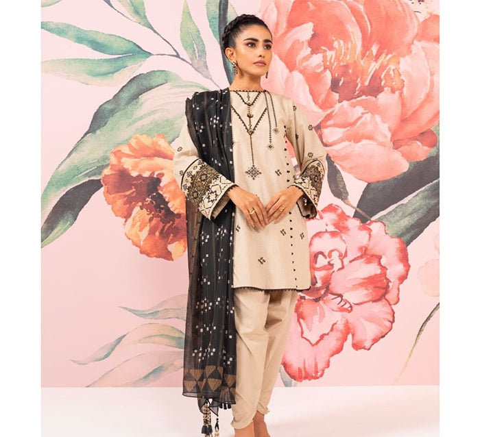 5 Winter Fabrics from Alkaram Studio for January