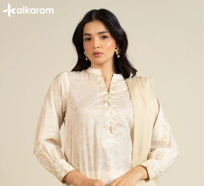 Discover elegant unstitched suits and embroidered lawn unstitched designs with style advice for summer wear, gatherings, and flattering custom tailoring.