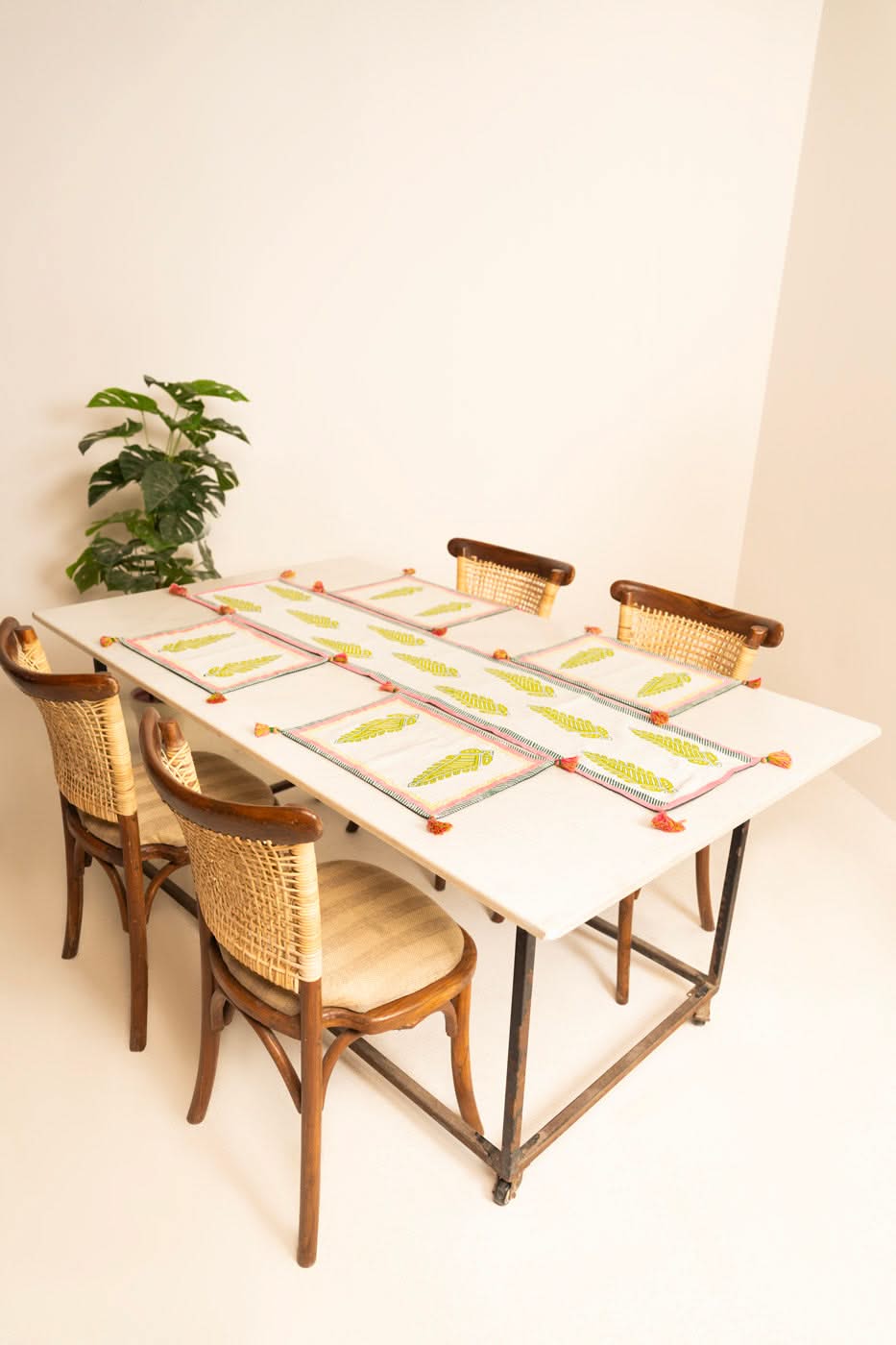 HOME | TABLE RUNNER
