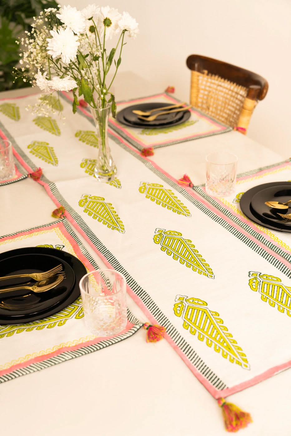HOME | TABLE RUNNER