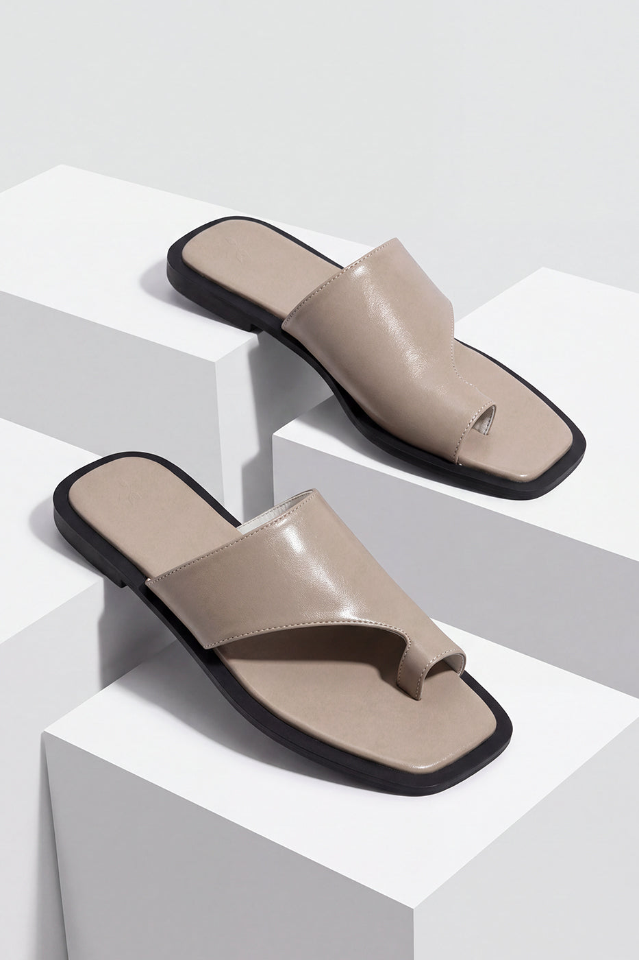 SLIDES – Cream