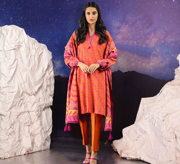 How to Make a Good Combination of Shawl and Dress for Women