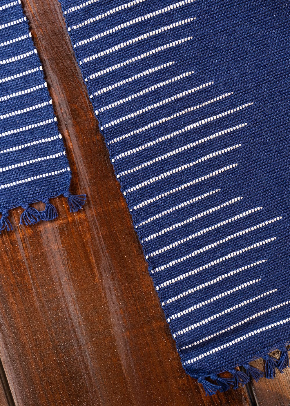 HOME | TABLE RUNNER