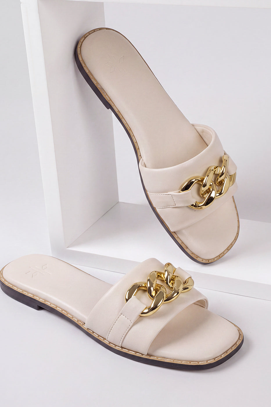 BUCKLE STRAP SLIDES