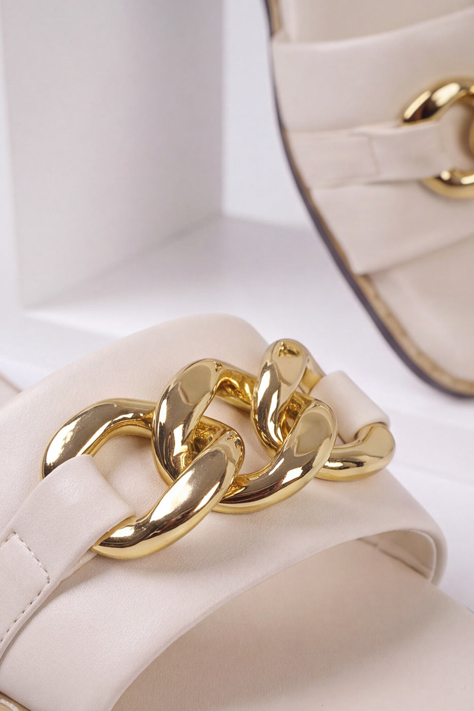 BUCKLE STRAP SLIDES