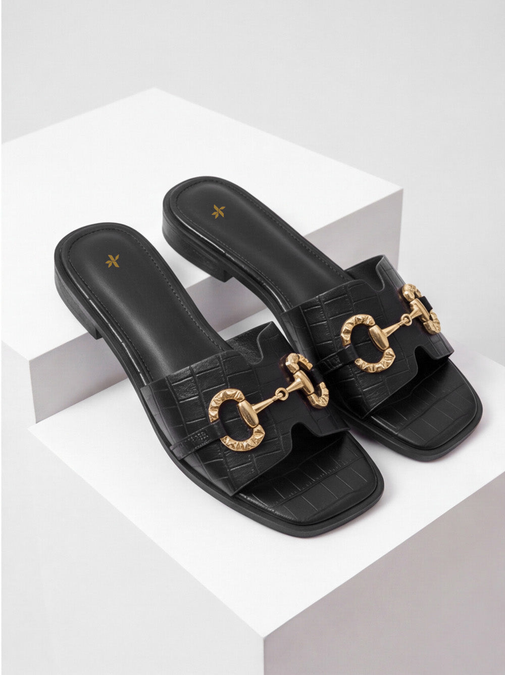 BUCKLE KNOT SLIDES