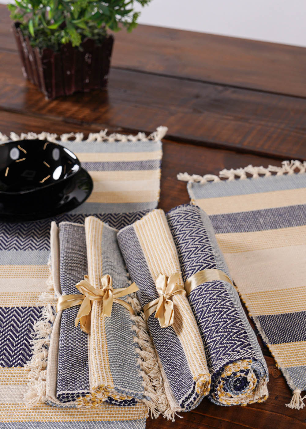 HOME | TABLE RUNNER